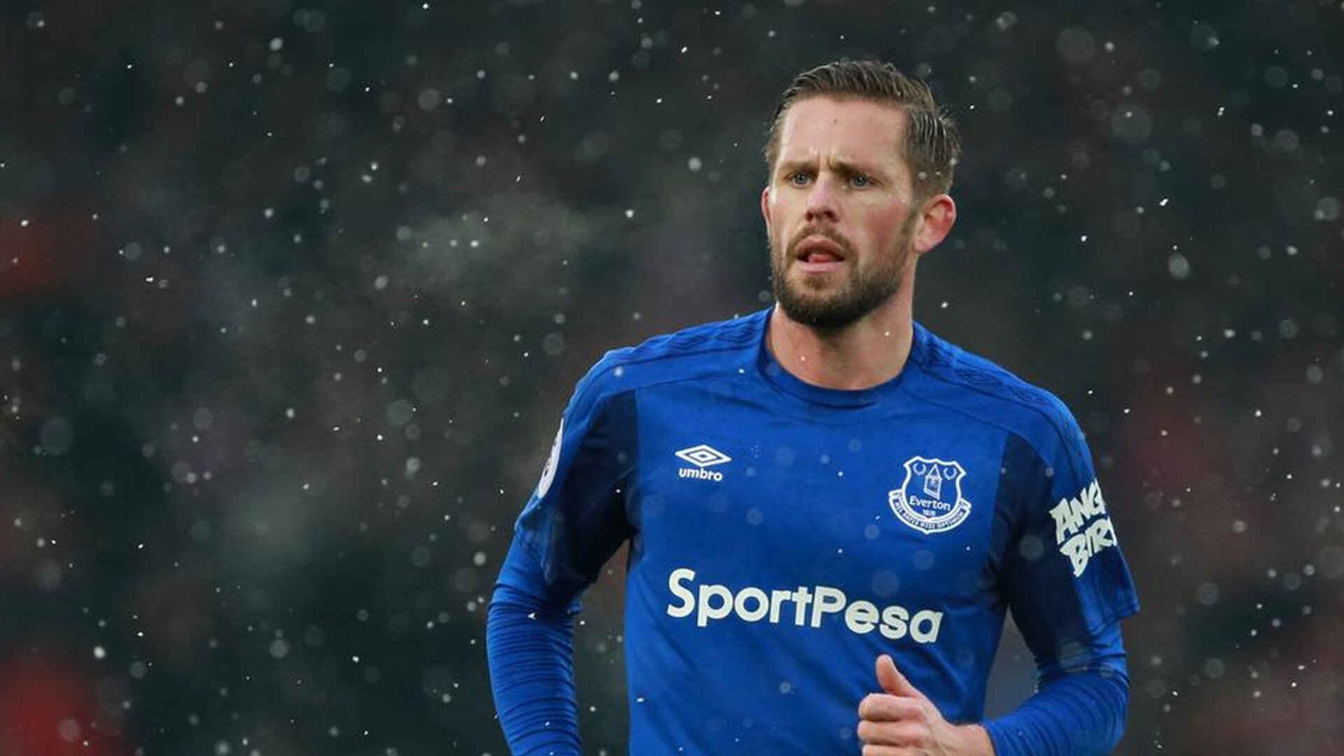 “马科斯·莫奇的传球与防守结合,推动阿根廷美洲狮队实现攻守兼备”