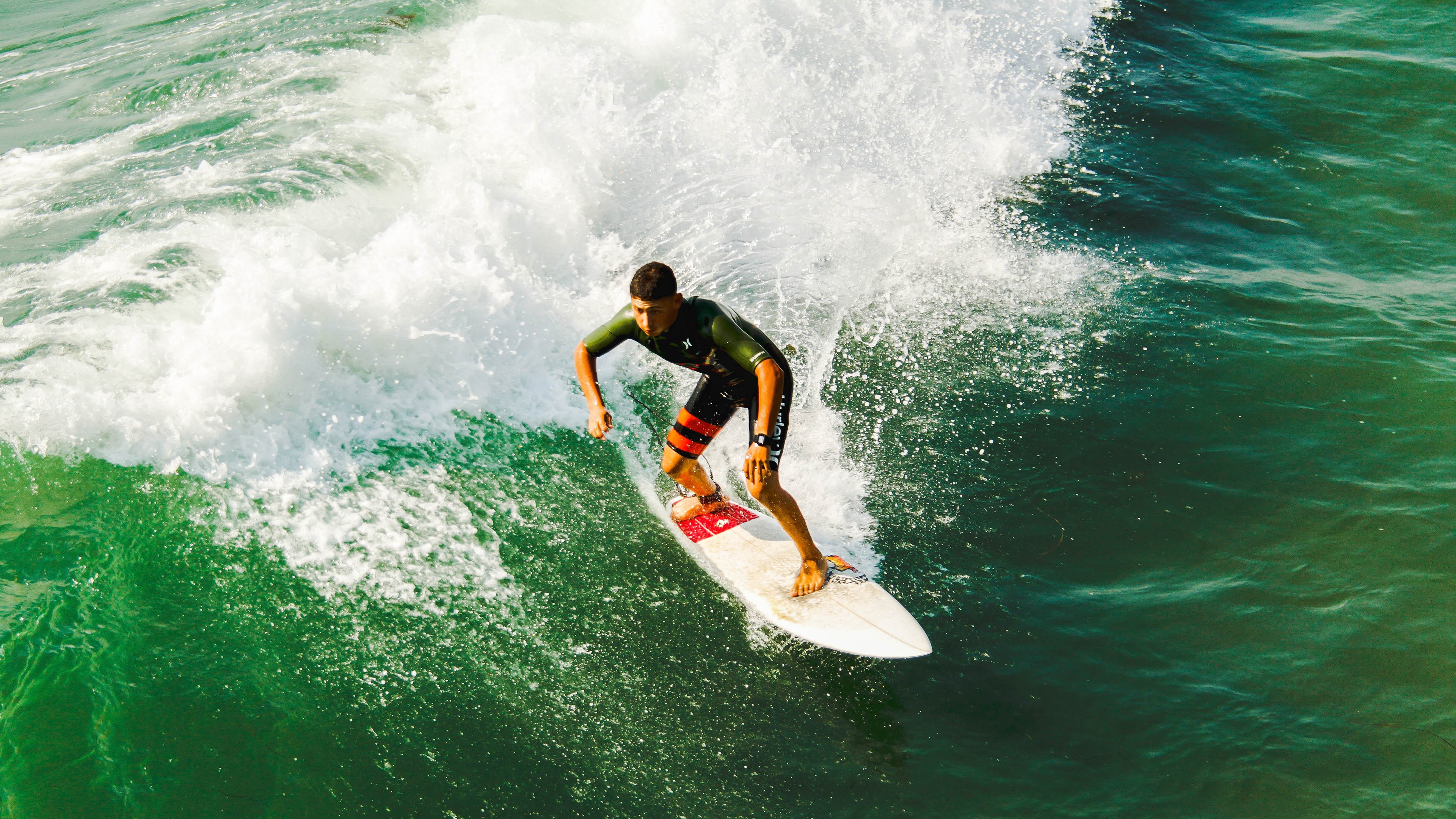 皮特·卡普尔强悍的进攻打法，让袋鼠队始终保持领先地位，皮特凯尔纳